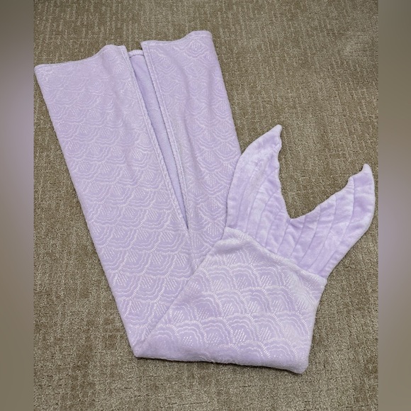 Lilac Mermaid Tail Blanket for Kids - Picture 7 of 8
